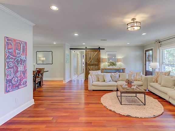 5th image of 1140 E Irvin Dr