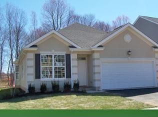 18 Whirlaway Rd, Manalapan, NJ 07726