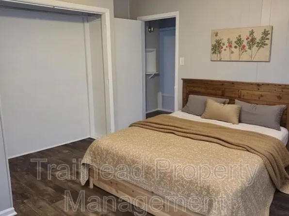 1502 S Pleasant St, Independence, MO 64055