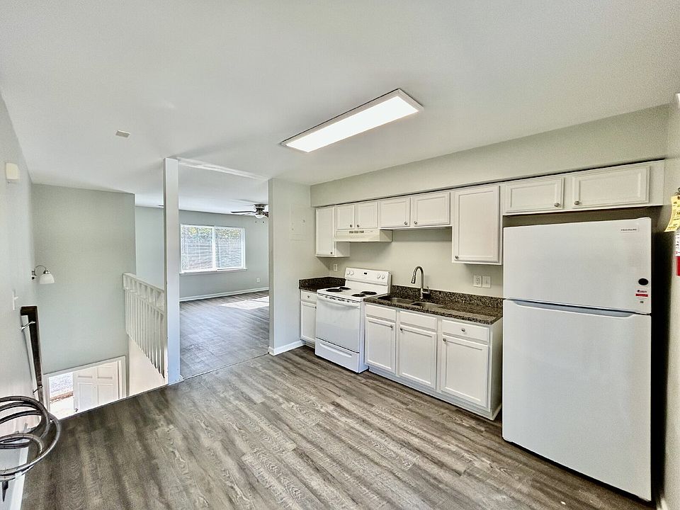 1st image of 208 Woodcreek Dr #B-8