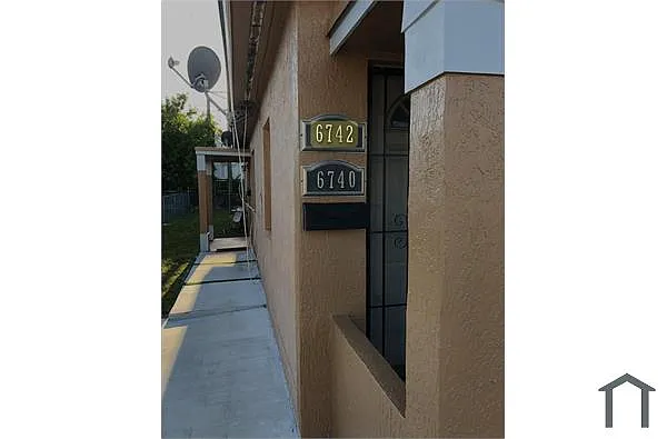 Building Photo - 6740 NW 6th Ct