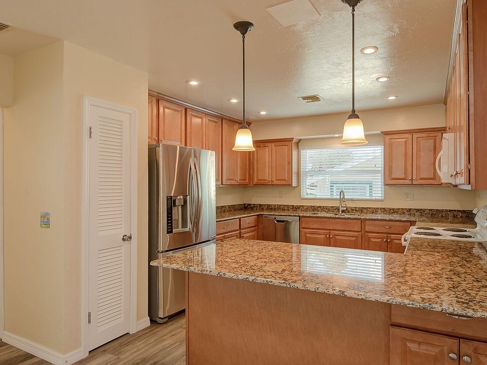 Luxurious granite countertops