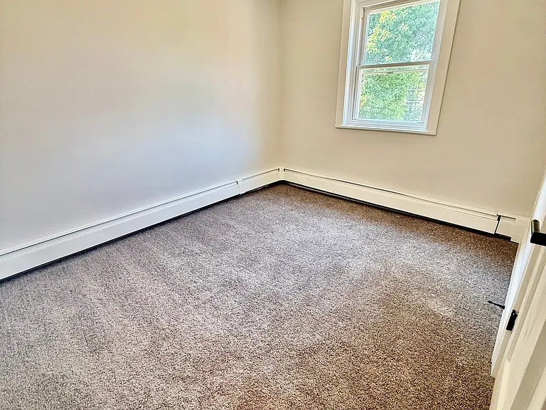 Oak Gardens Apartments — Photo 9