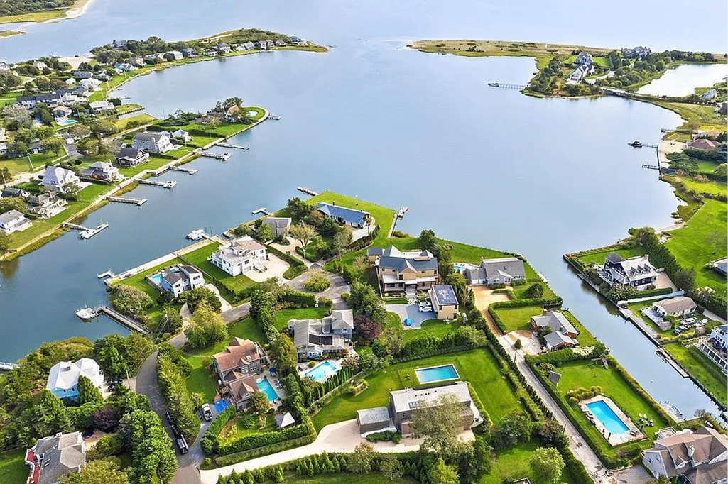 Modern with Bay Views — Photo 2
