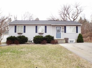 505 Wood St, Fenton, MI 48430