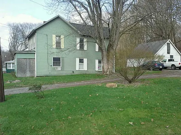 637 Portersville Rd, Ellwood City, PA 16117