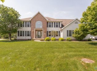 8403 Snapdragon Ln, Monclova, OH