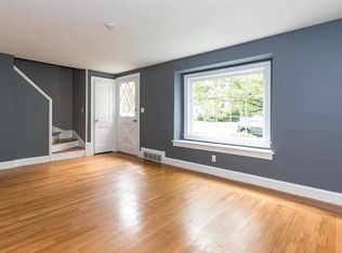 7 Fairway Dr, Cranston, RI 02920