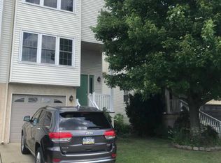 444 Pleasant Valley Dr, Conshohocken, PA 19428