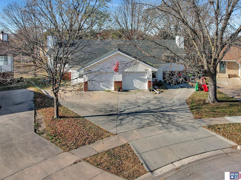 1st image of 3707-3709 Clover Cir
