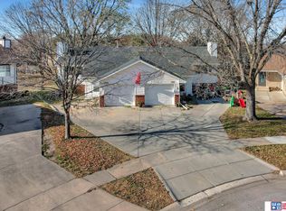 3707-3709 Clover Cir, Lincoln, NE 68516