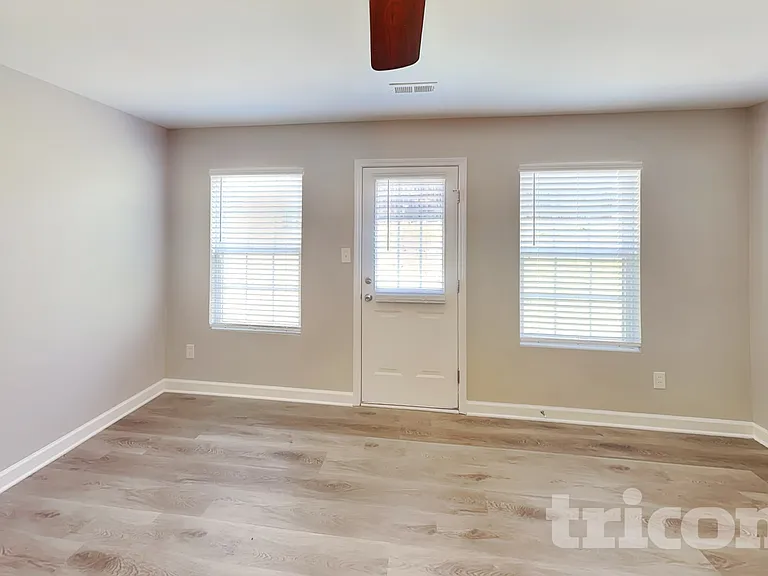 253 Aershire Ct — Photo 2