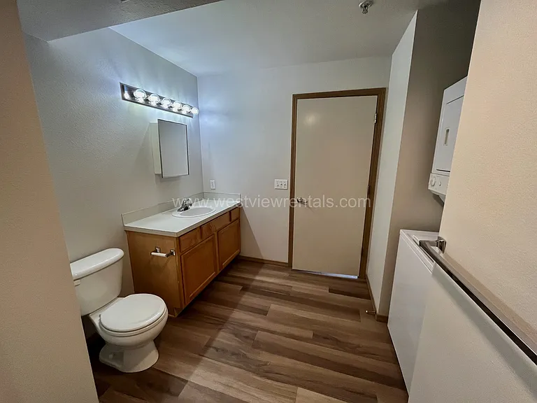135-139 Prince Ave — Photo 379