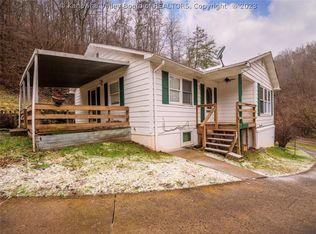 1888 Trace Creek Rd, Hurricane, WV 25526