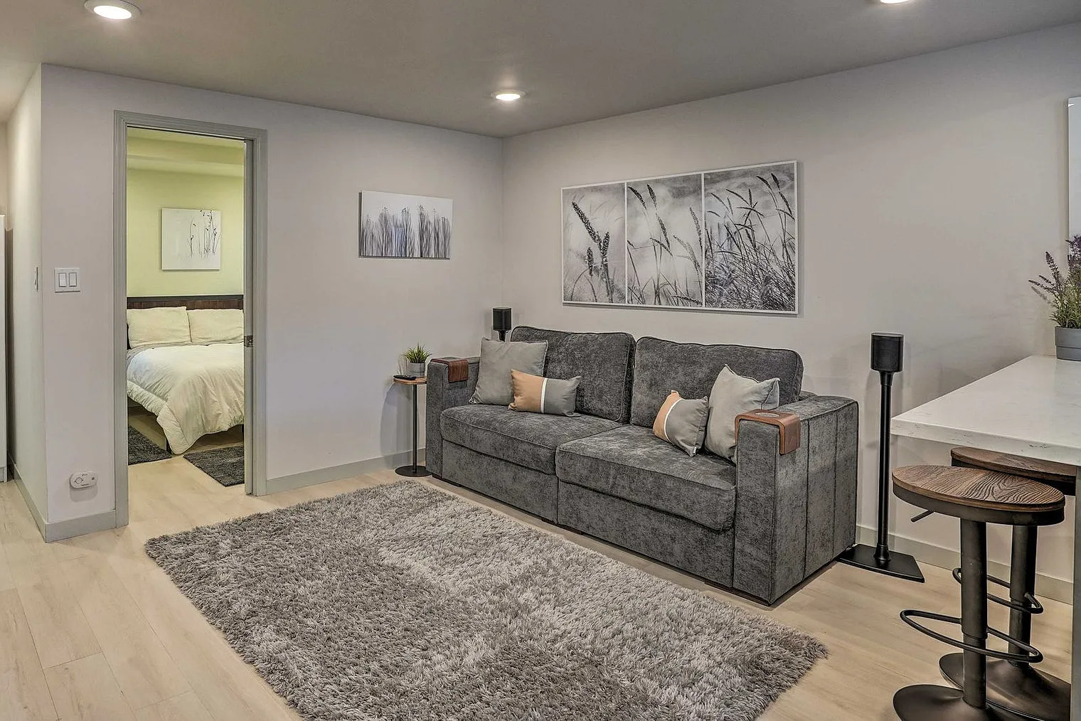 1 bed, 1.0 bath, 592 sqft, $4,273 — Photo 1
