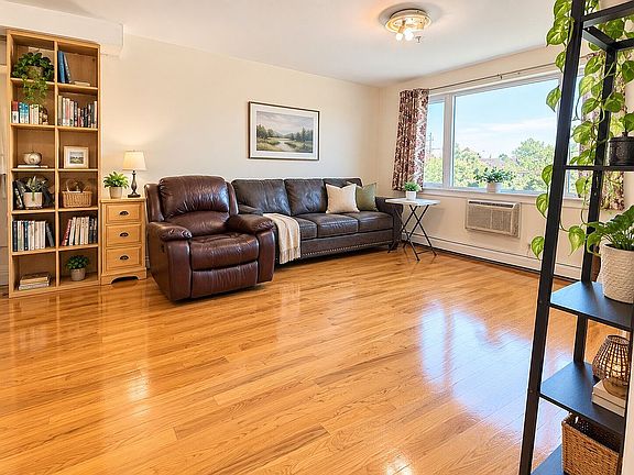 2nd image of 2523 Ocean Ave APT 5A