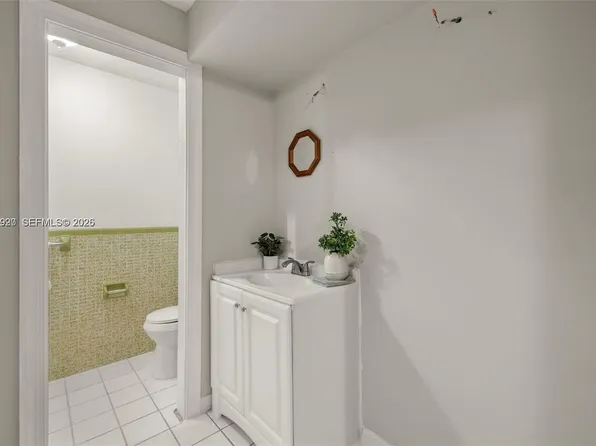 746 Overiver Dr, North Fort Myers, FL 33903