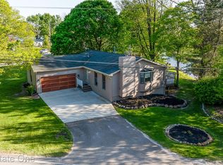 8402 Scotia Rd, Pinckney, MI 48169