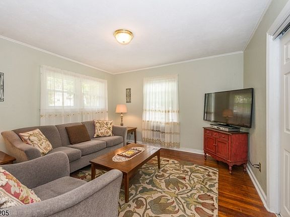 3rd image of 18 La Grande Ave