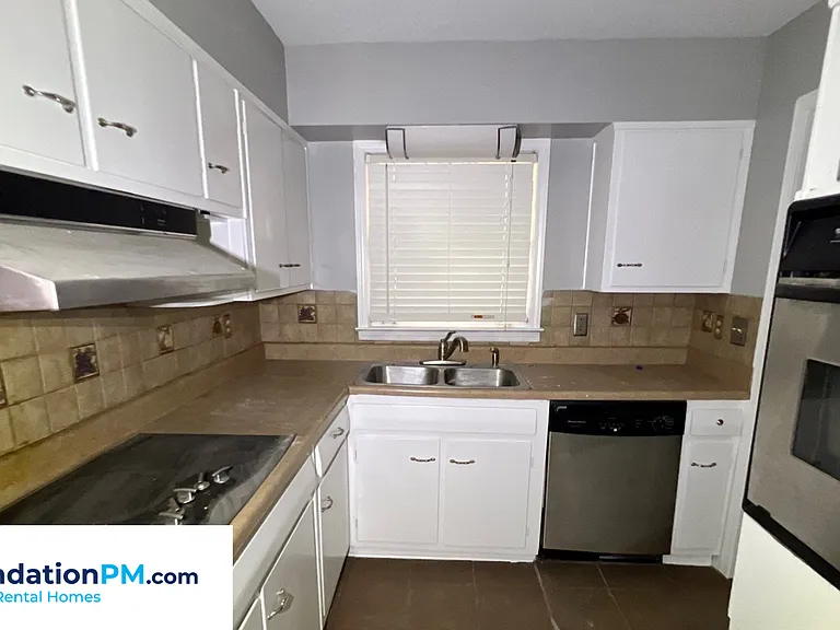 2064 Wellons Ave — Photo 3