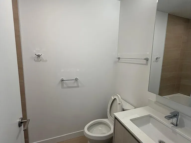 8188 Yonge St #327 — Photo 11