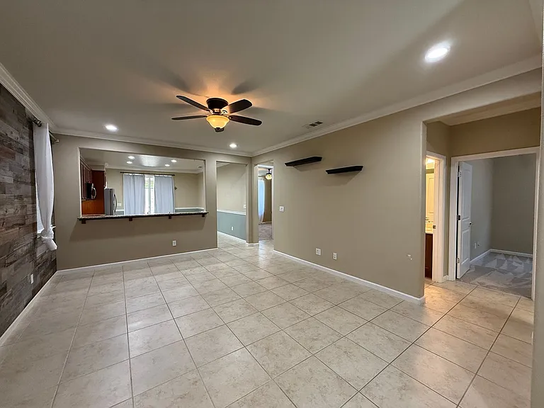 7437 Bloomsbury Way — Photo 3