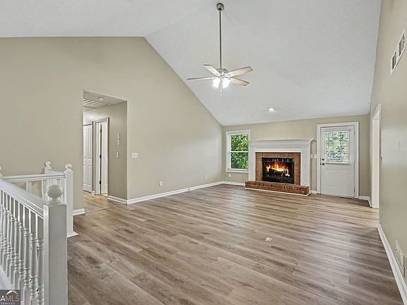 3rd image of 823 Moonlit Ln NW