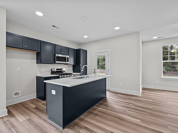 5th image of 819 Pryor St #40