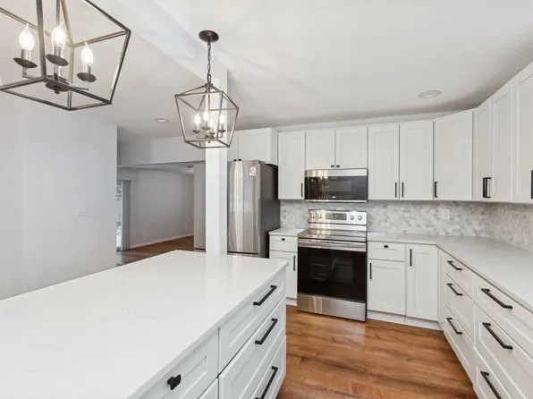 2918 County Road 101 S, Wayzata, MN 55391