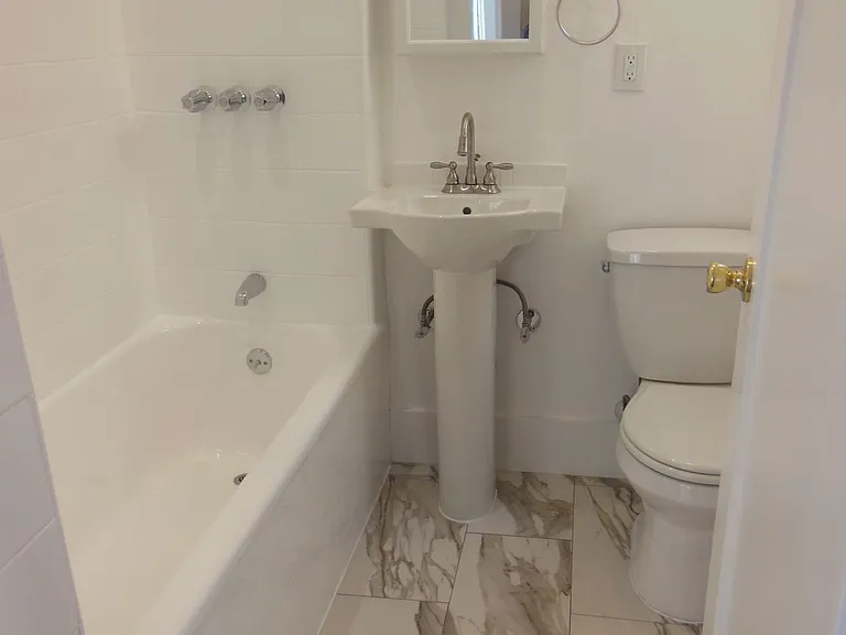 1280 N Ardmore Ave #1282 — Photo 16