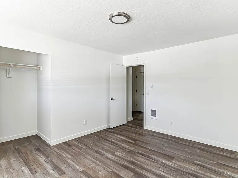 Midland Apartments — Photo 20