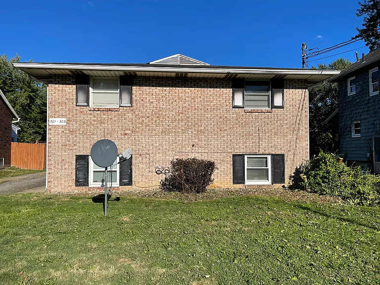 301 Russell Ave — Photo 1