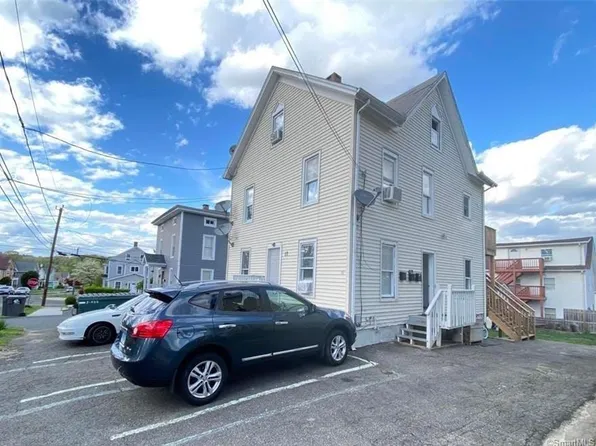 17 Mallory Street, Danbury, CT 06810