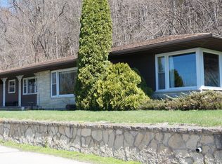 470 S Hill St, Fountain City, WI 54629