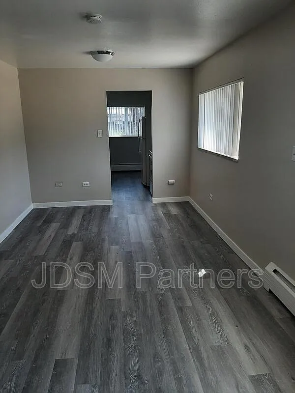 2 bed, 1.0 bath, 925 sqft, $1,150 — Photo 4