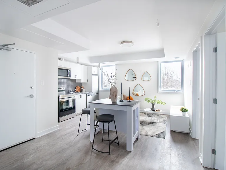 994 Bronson Ave #PRIVATE ROOM WITH PR — Photo 3