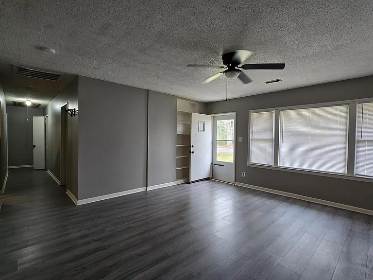 776 Kenyon Ave — Photo 4