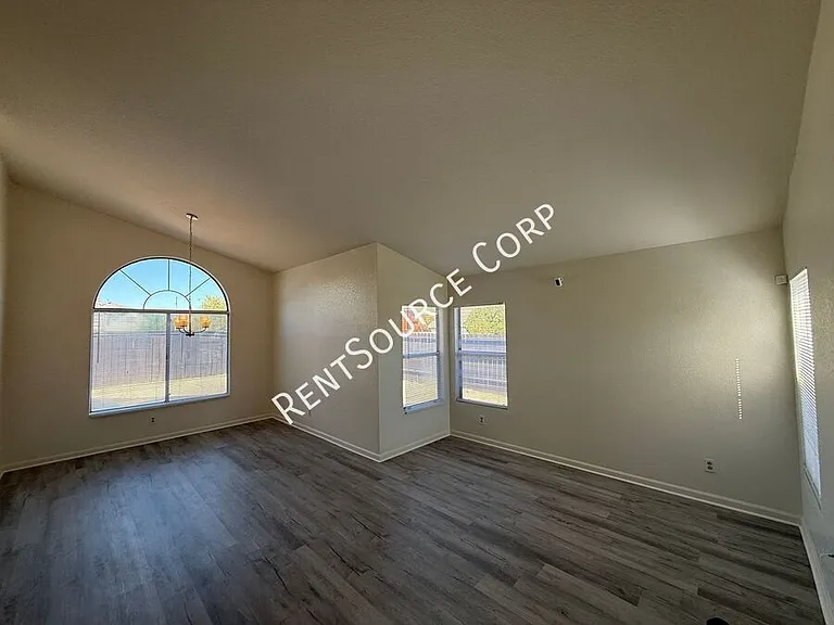 3559 E Avenue R14 — Photo 5
