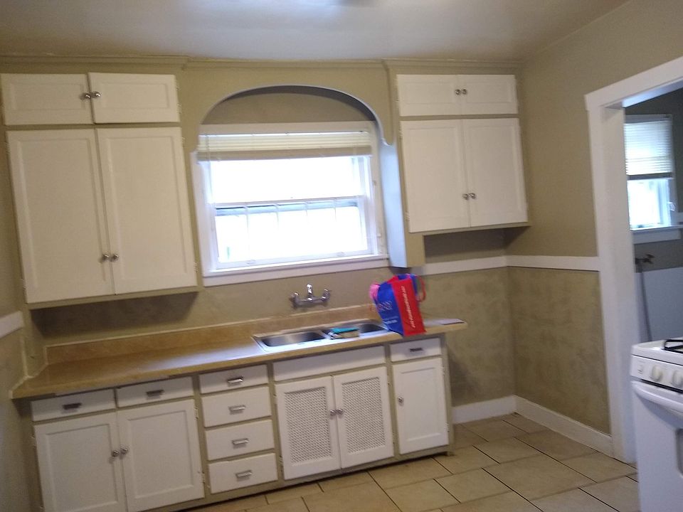 2nd image of 1205 NE Glen Oak Ave