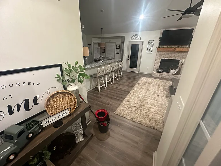 207 Walton St — Photo 9