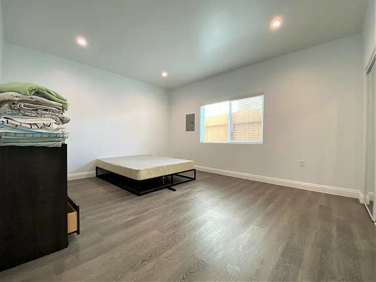 428 1/2 N Harvard Blvd — Photo 10