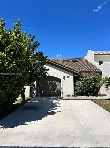3 bed, 2.0 bath, 1580 sqft, $4,000 — Photo 1