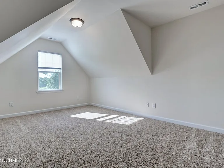 109 Easton Dr — Photo 24