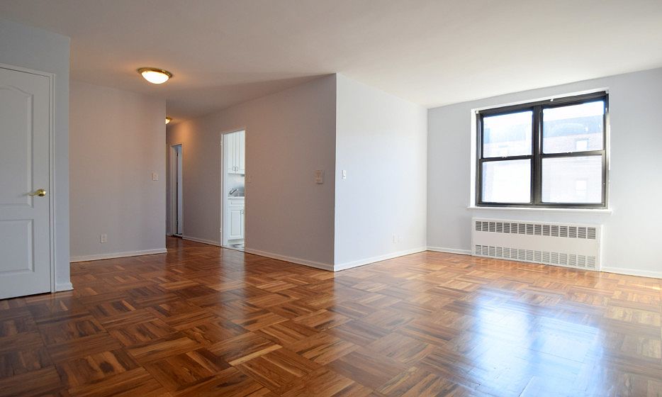 Harbor House - Living Room - H43-04J