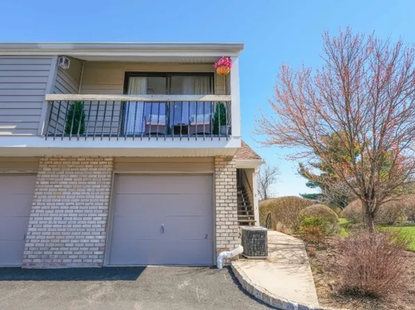 2 Crossway Way, Clinton, NJ 08809