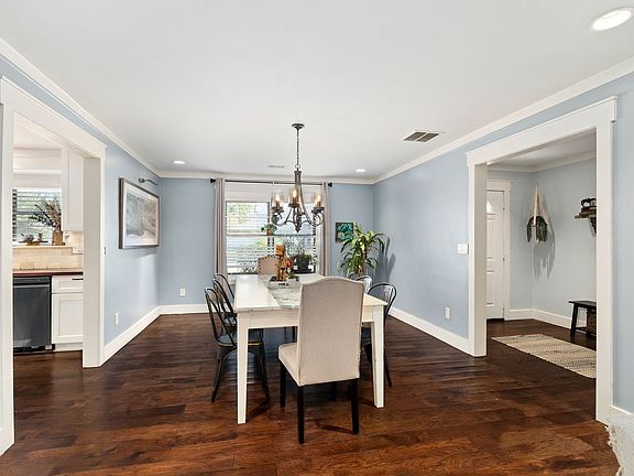 4th image of 2710 Colonial Dr