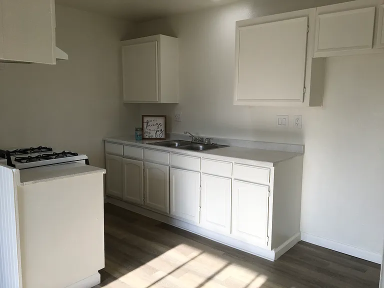 1009 N Ross St — Photo 5