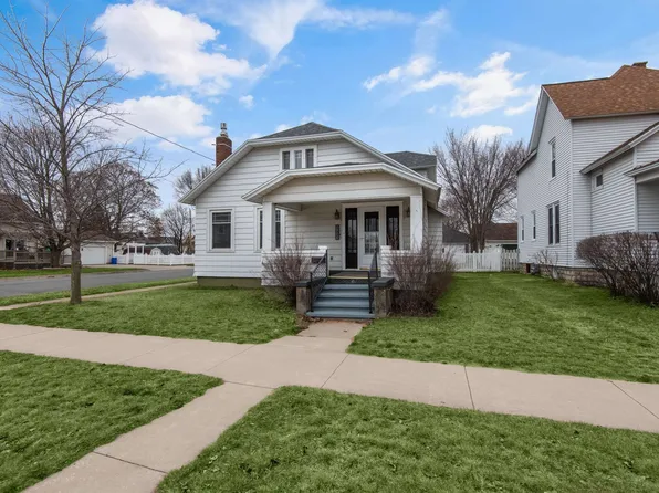 1516 14th Ave, Menominee, MI 49858