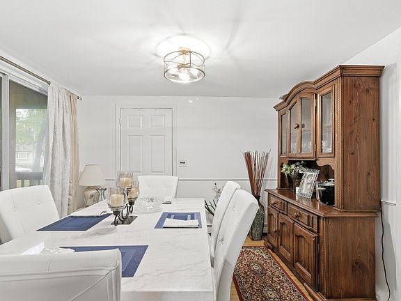 5th image of 762 W Yarmouth Road