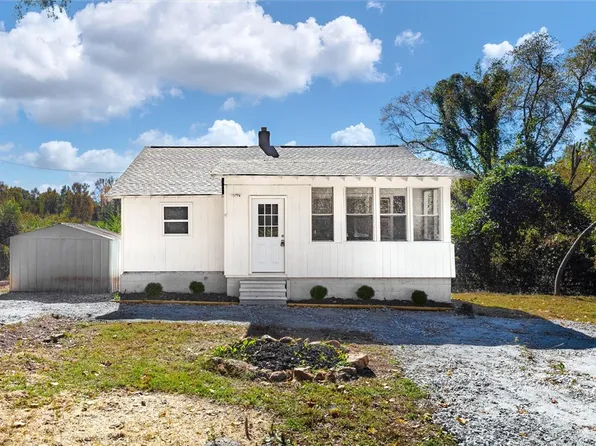 138 N Glassy Mountain Rd, Pickens, SC 29671